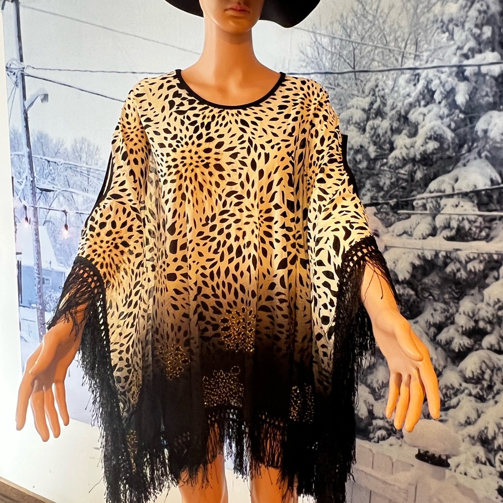 Brand 1.2.3 Beautiful Kaftlan design, gold, black and cream.